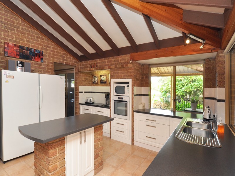 9 Clapton Court, Kingsley WA 6026