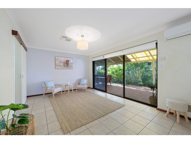 4 Peckham Crescent, Kingsley WA 6026