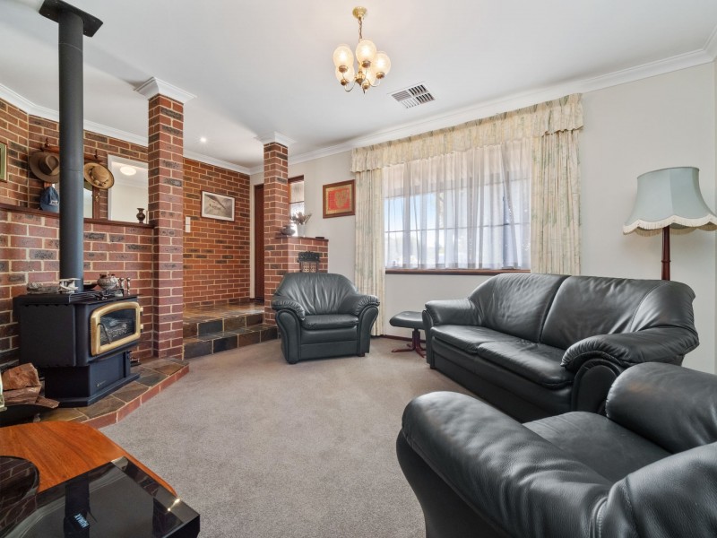 1 Elbury Court, Kingsley WA 6026