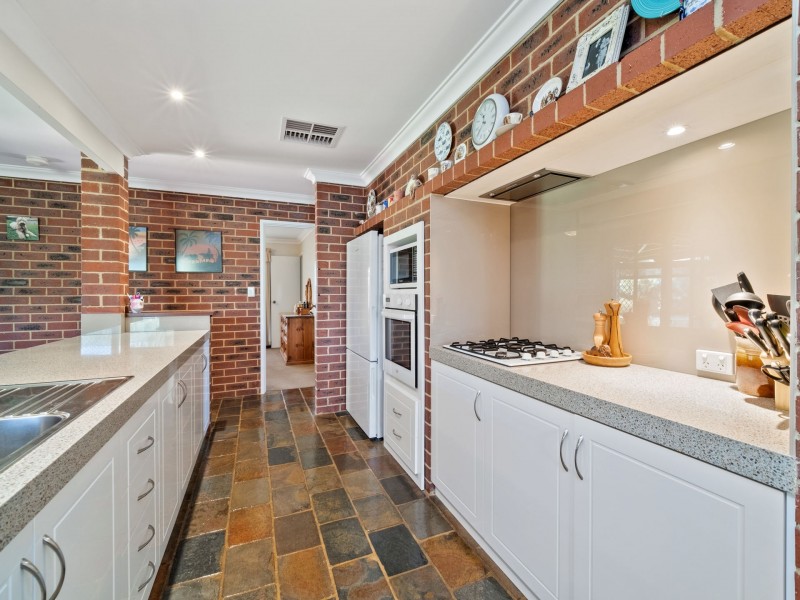 1 Elbury Court, Kingsley WA 6026