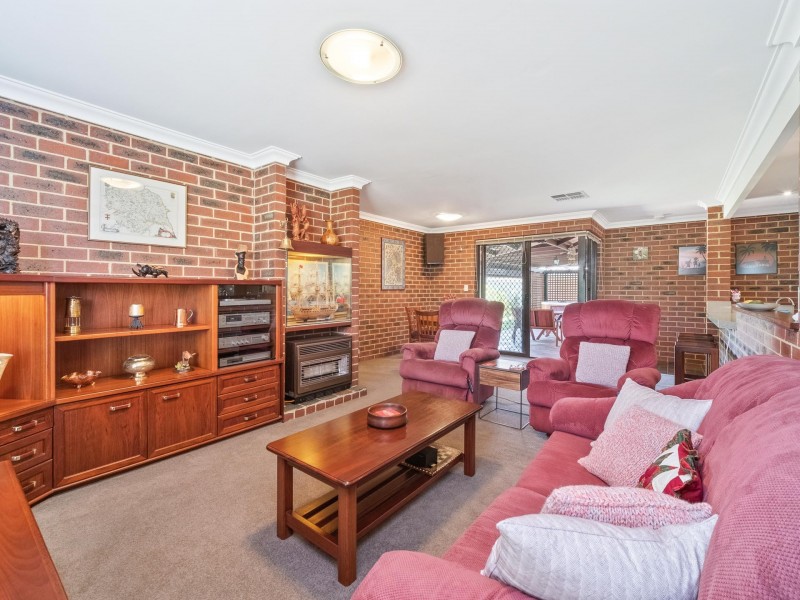 1 Elbury Court, Kingsley WA 6026