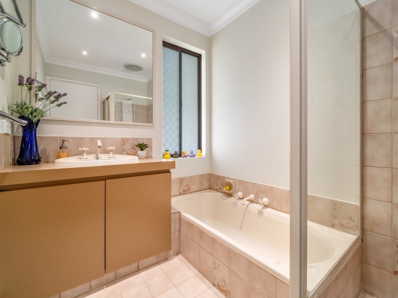 1 Elbury Court, Kingsley WA 6026