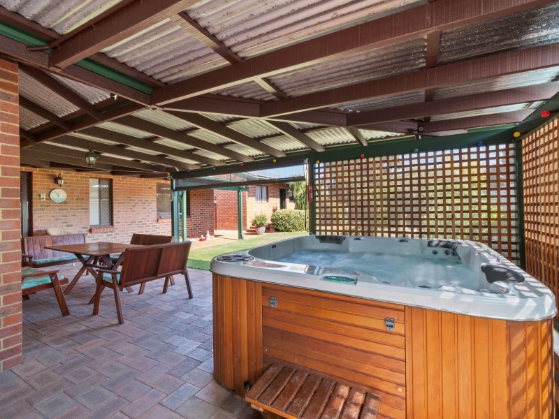 1 Elbury Court, Kingsley WA 6026