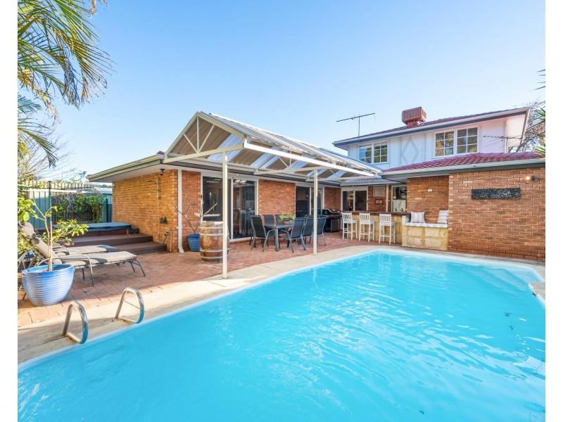 17 Ferncroft Way, Kingsley WA 6026