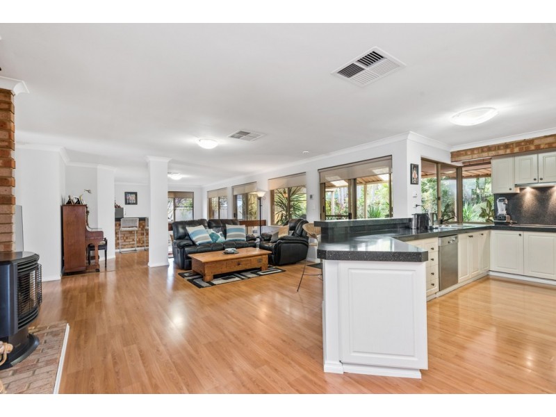 10 Angelina Court, Kingsley WA 6026