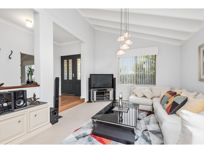 10 Angelina Court, Kingsley WA 6026