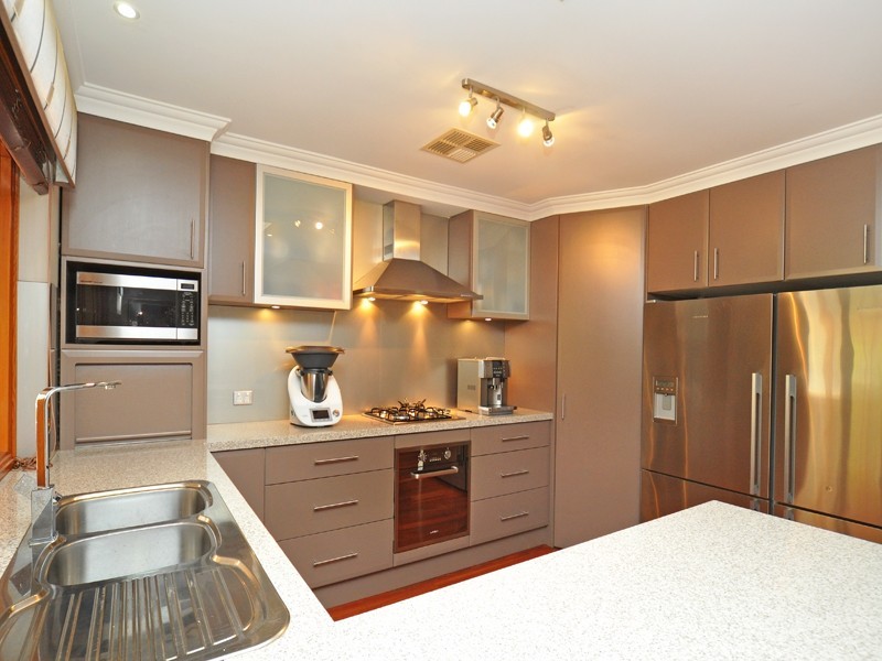 43 Chessington Way, Kingsley WA 6026