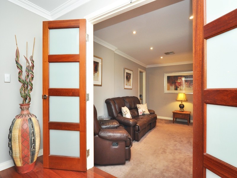 43 Chessington Way, Kingsley WA 6026