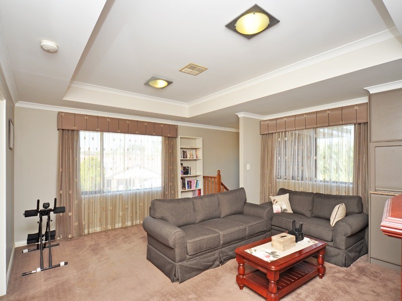43 Chessington Way, Kingsley WA 6026