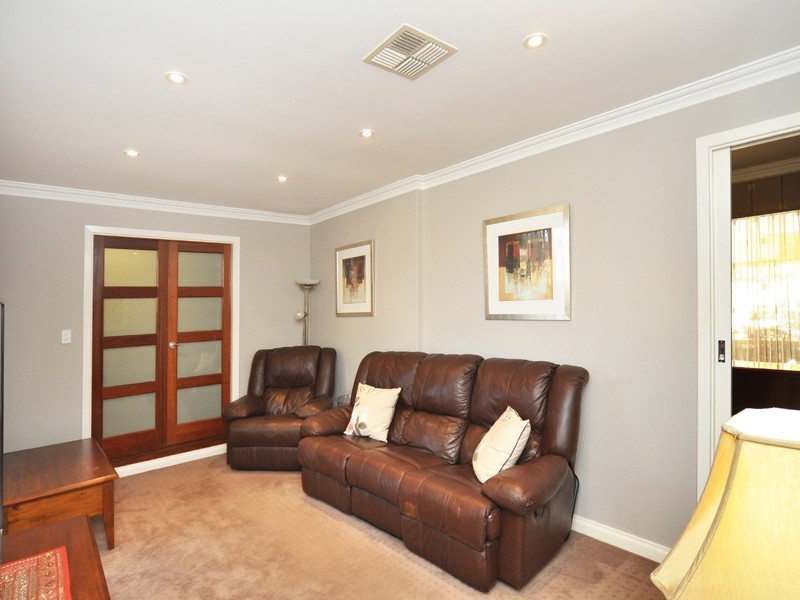 43 Chessington Way, Kingsley WA 6026