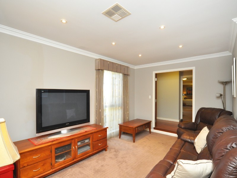 43 Chessington Way, Kingsley WA 6026