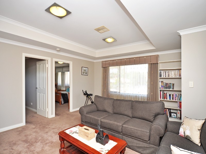 43 Chessington Way, Kingsley WA 6026