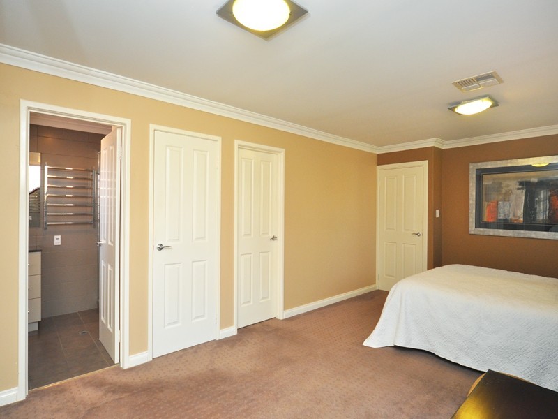 43 Chessington Way, Kingsley WA 6026