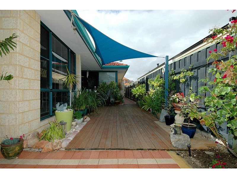 41 Meadowbank Gardens, Hillarys WA 6025