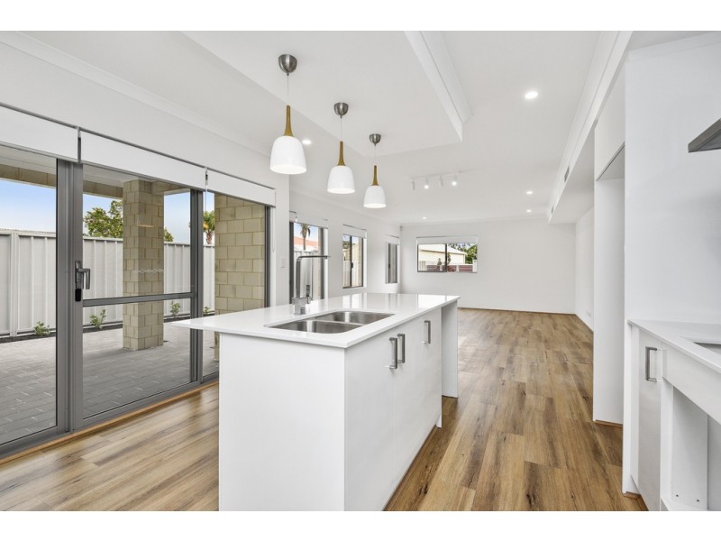 1/12 Twickenham Drive, Kingsley WA 6026