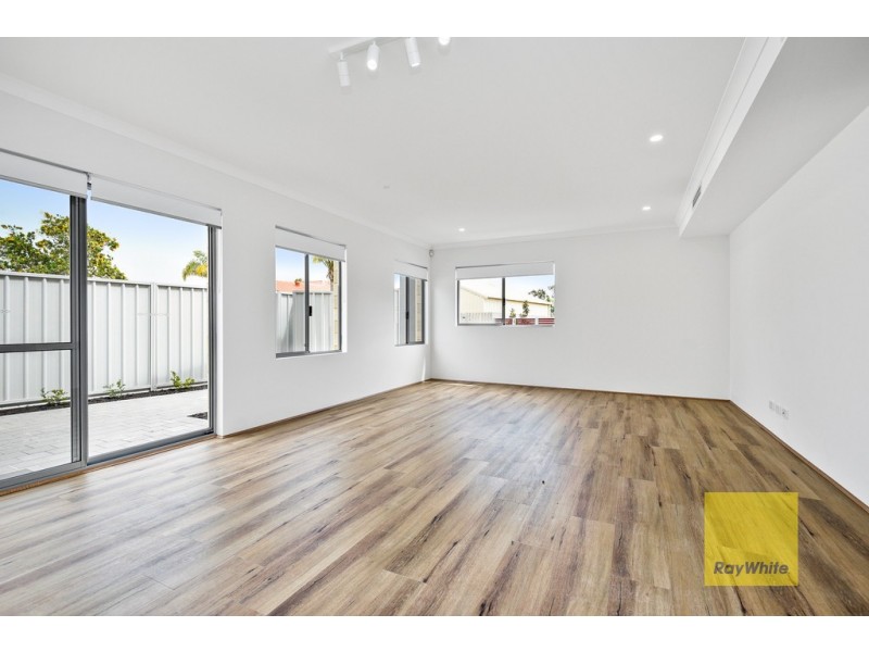1/12 Twickenham Drive, Kingsley WA 6026