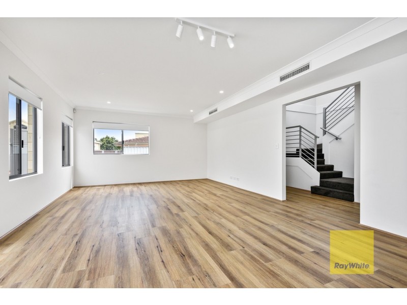 1/12 Twickenham Drive, Kingsley WA 6026