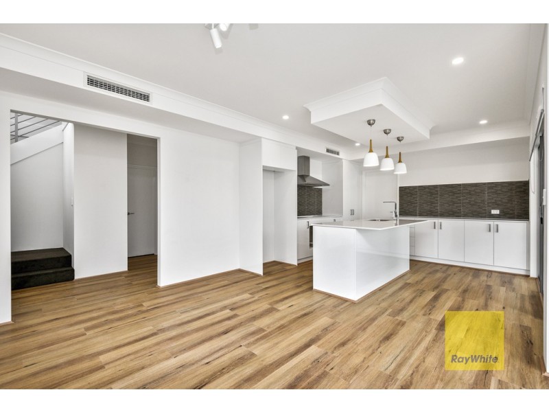 1/12 Twickenham Drive, Kingsley WA 6026