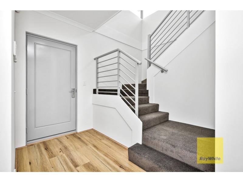 1/12 Twickenham Drive, Kingsley WA 6026