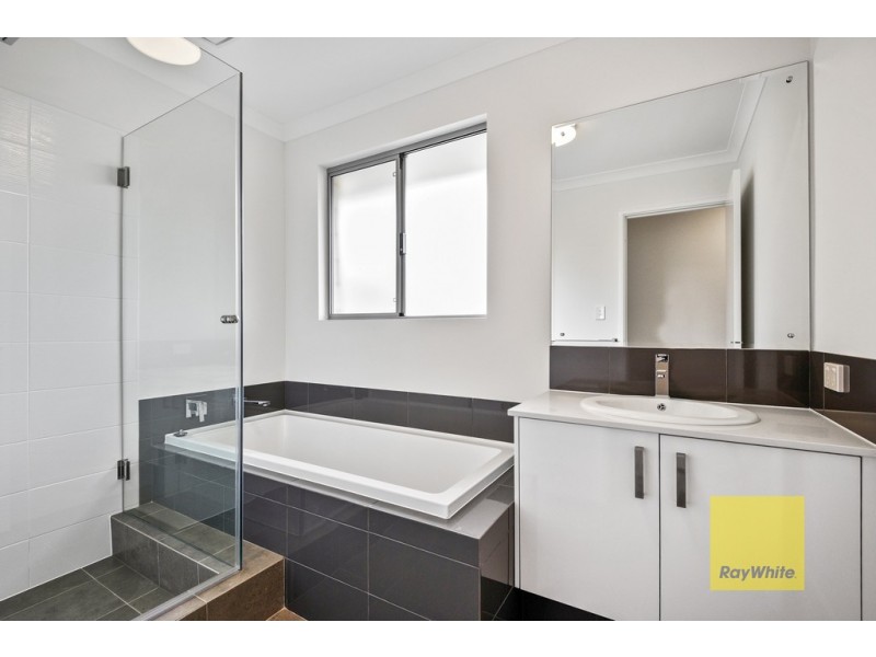 1/12 Twickenham Drive, Kingsley WA 6026