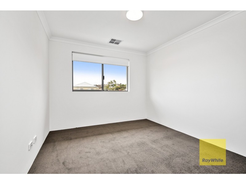 1/12 Twickenham Drive, Kingsley WA 6026