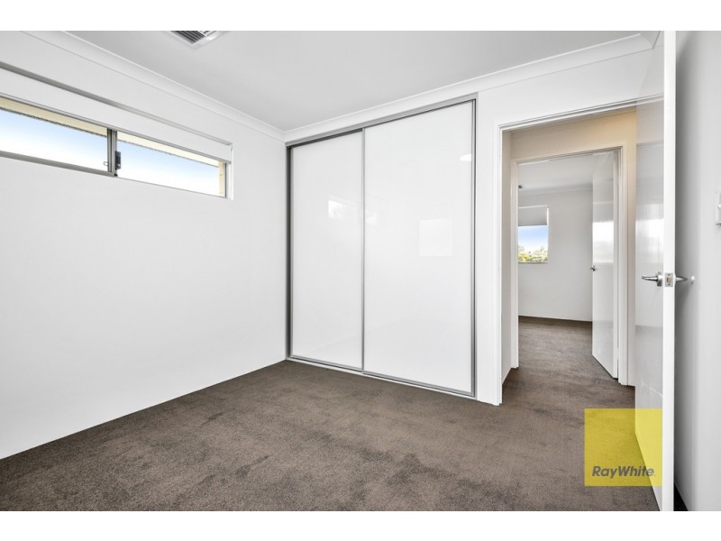 1/12 Twickenham Drive, Kingsley WA 6026