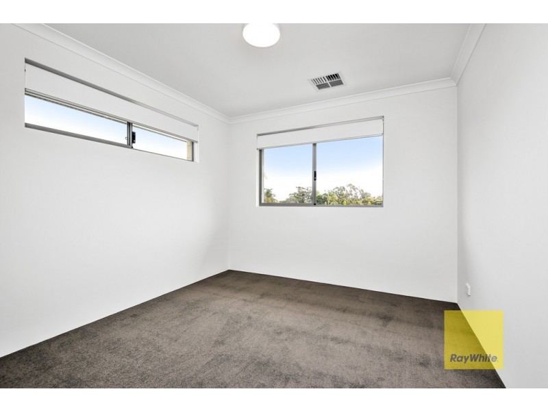 1/12 Twickenham Drive, Kingsley WA 6026