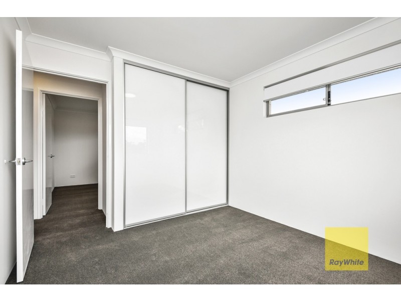1/12 Twickenham Drive, Kingsley WA 6026
