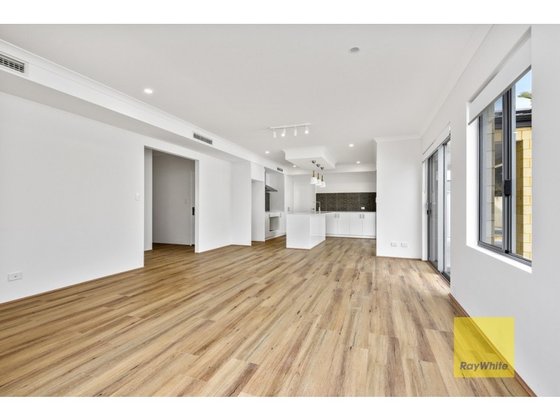 1/12 Twickenham Drive, Kingsley WA 6026