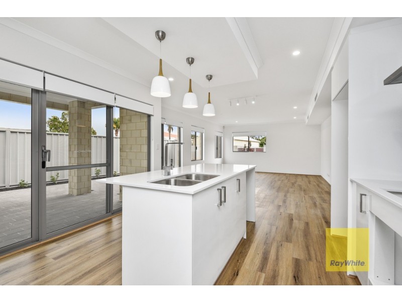 1/12 Twickenham Drive, Kingsley WA 6026