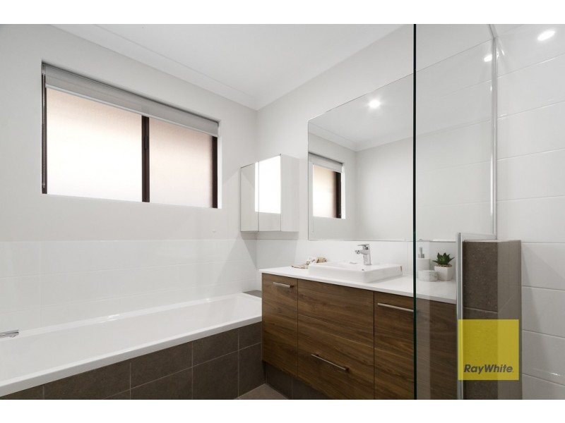 15 New Cross Road, Kingsley WA 6026