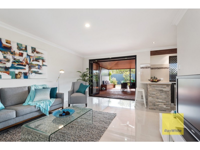 16 Halidon Street, Kingsley WA 6026