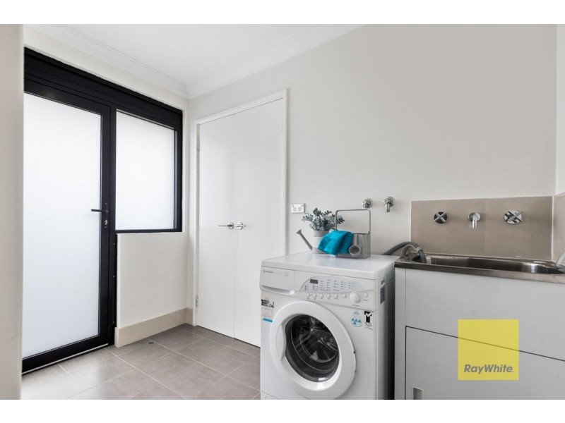 16 Halidon Street, Kingsley WA 6026