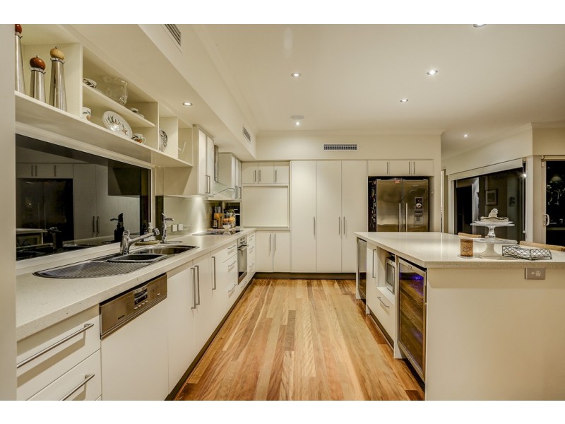 18 Tahiti Lane, Hillarys WA 6025