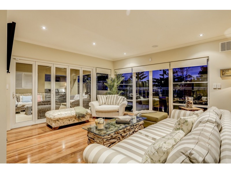 18 Tahiti Lane, Hillarys WA 6025