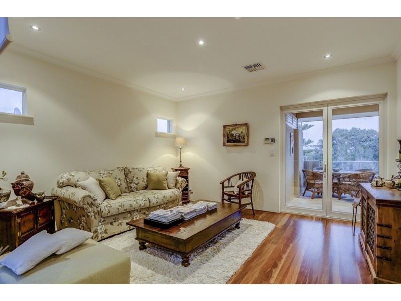 18 Tahiti Lane, Hillarys WA 6025