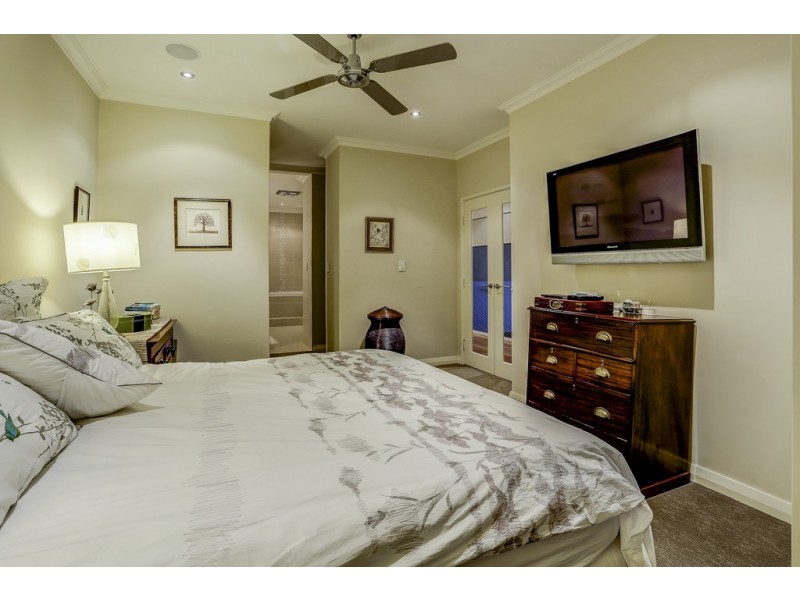 18 Tahiti Lane, Hillarys WA 6025