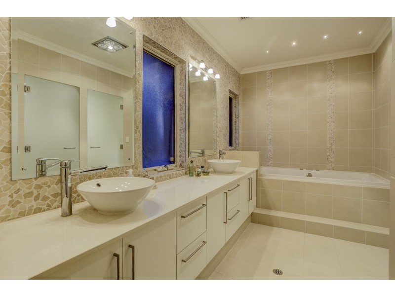 18 Tahiti Lane, Hillarys WA 6025