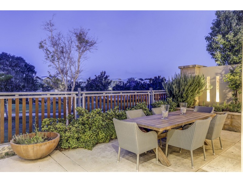 18 Tahiti Lane, Hillarys WA 6025