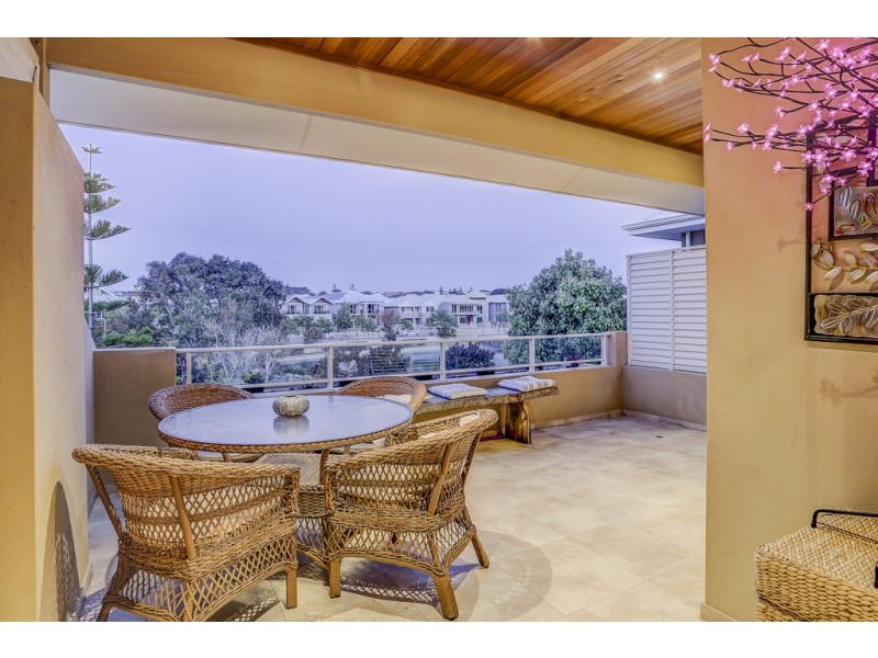 18 Tahiti Lane, Hillarys WA 6025