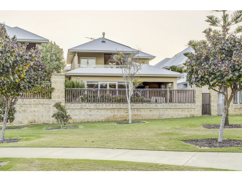 18 Tahiti Lane, Hillarys WA 6025