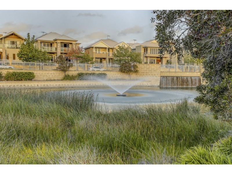 18 Tahiti Lane, Hillarys WA 6025