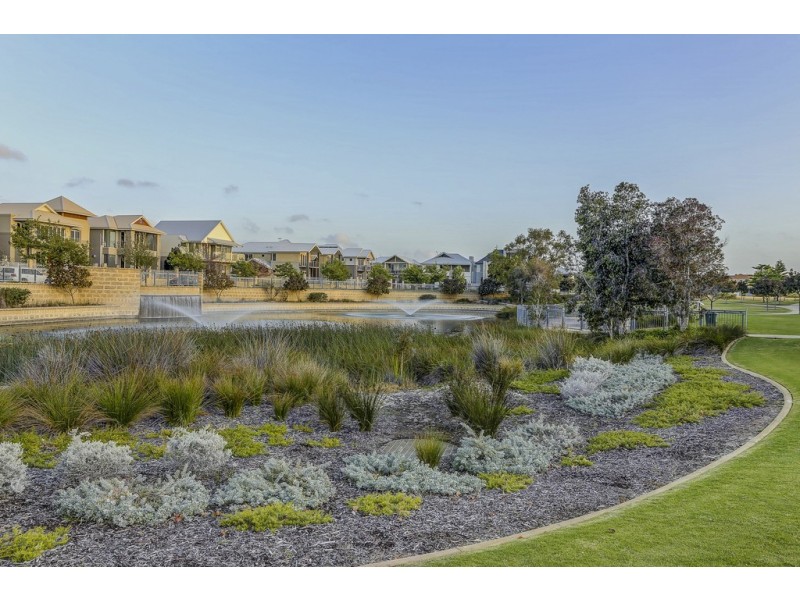 18 Tahiti Lane, Hillarys WA 6025
