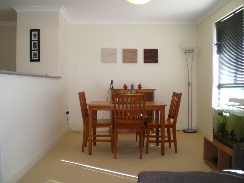 9/2 Wattlebird Loop, Joondalup WA 6027