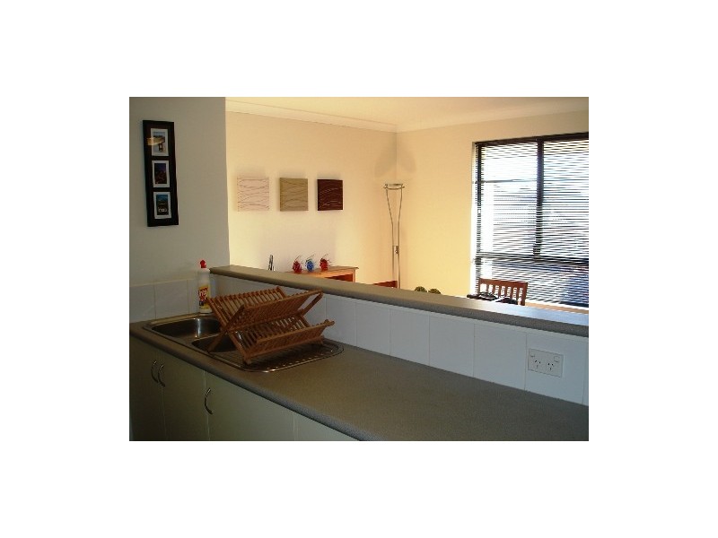 9/2 Wattlebird Loop, Joondalup WA 6027