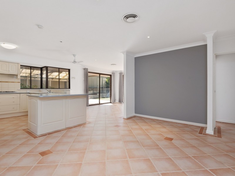 12 Hunt Lane, Kingsley WA 6026