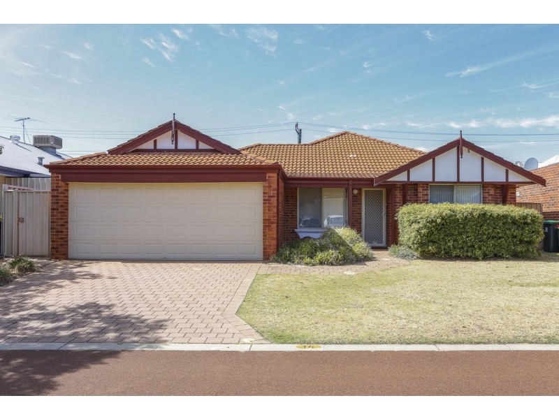 16 Bronzewing Loop, Wembley WA 6014