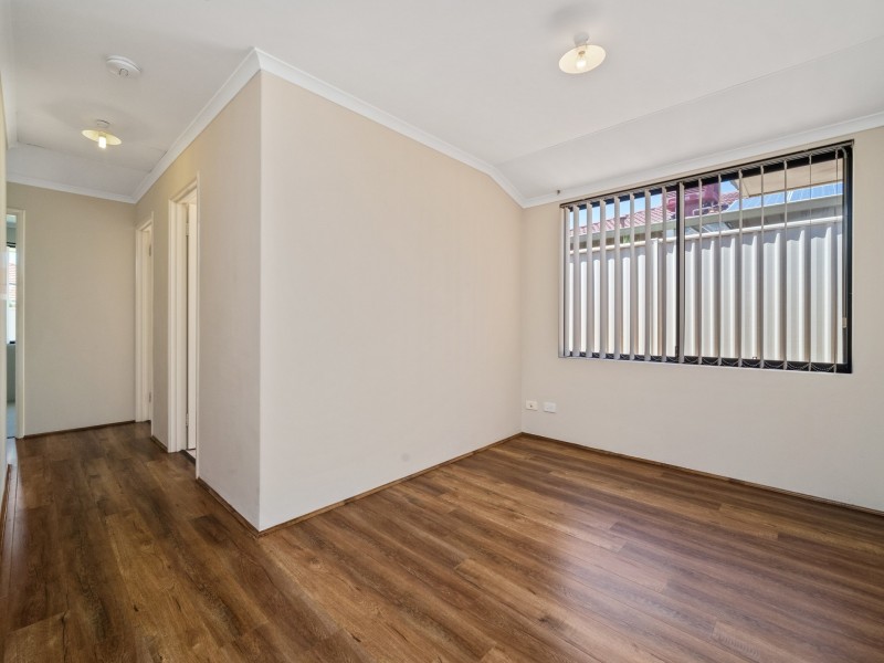 21 Evandale Road, Darch WA 6065