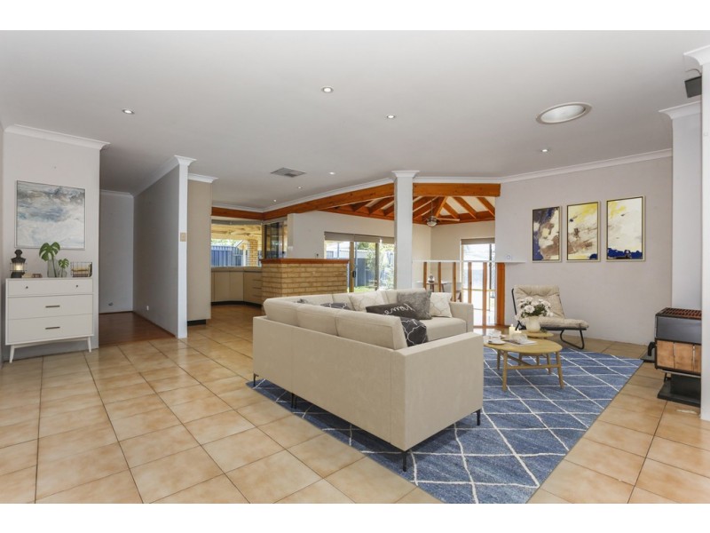 218 Summerlakes Parade, Ballajura WA 6066