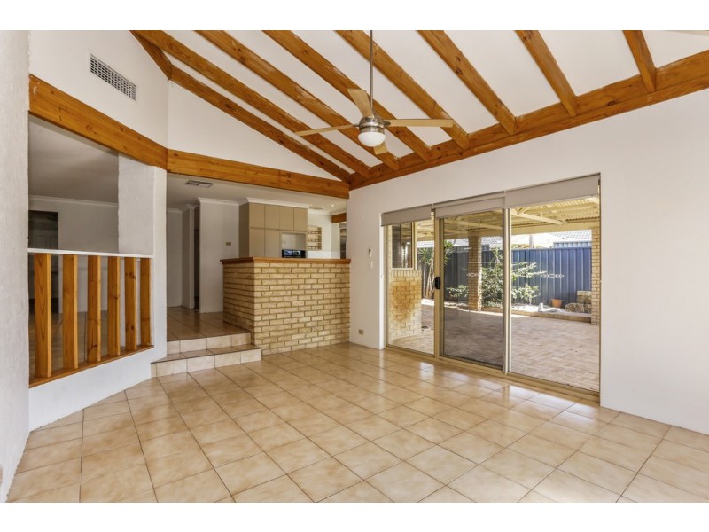 218 Summerlakes Parade, Ballajura WA 6066